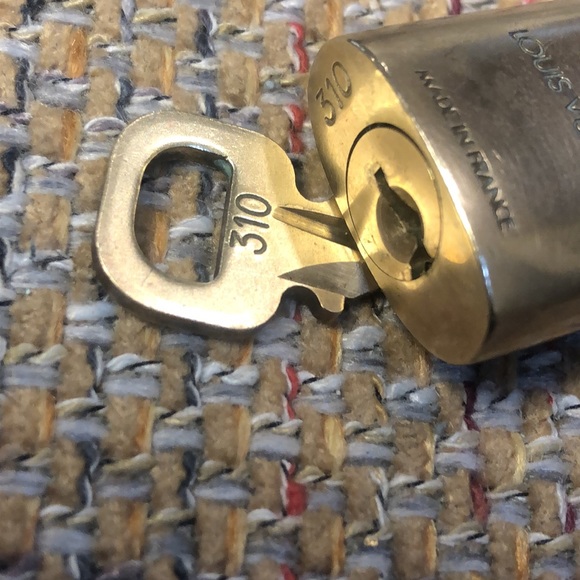 Louis Vuitton LV Gold Pqdlock Lock & Key 310 - Picture 12 of 13